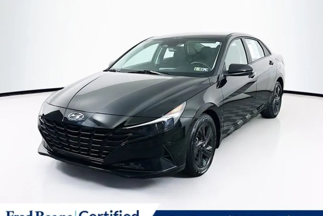 2022 Hyundai Elantra SEL photo 1