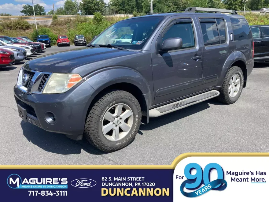 2011 Nissan Pathfinder SV photo 1