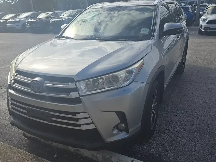 2017 Toyota Highlander Hybrid XLE photo 1