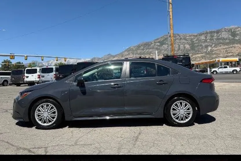 2024 Toyota Corolla LE photo 1