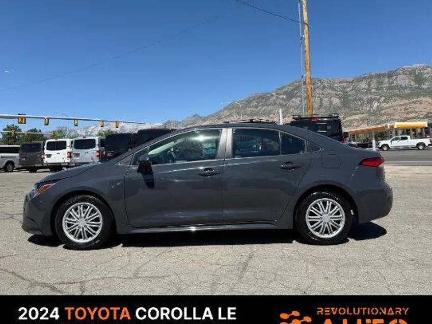 2024 Toyota Corolla LE photo 1