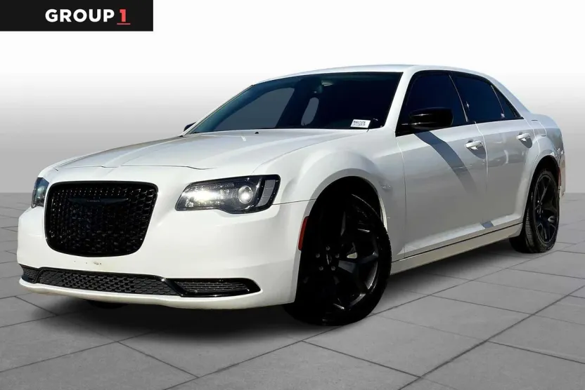 2021 Chrysler 300 Touring Limited photo 1