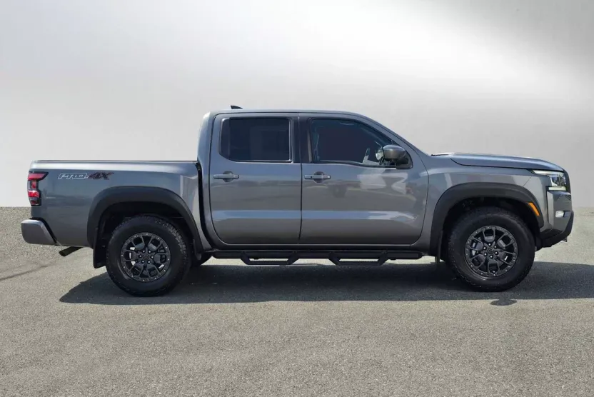 2023 Nissan Frontier PRO-4X photo 1