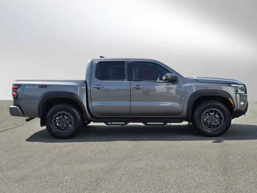 2023 Nissan Frontier PRO-4X photo 1