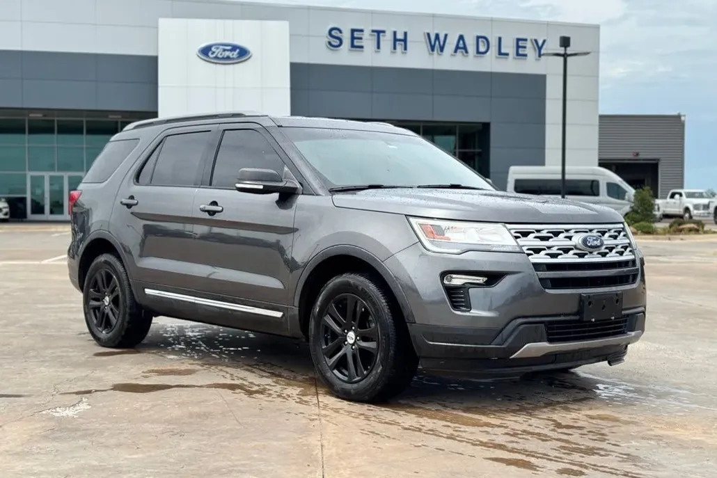 2019 Ford Explorer XLT photo 1