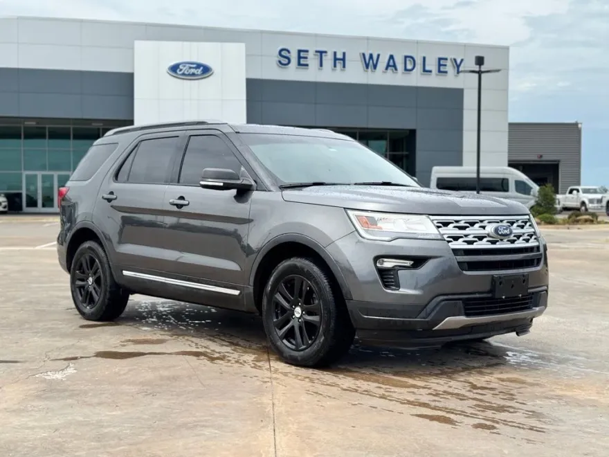 2019 Ford Explorer XLT photo 1