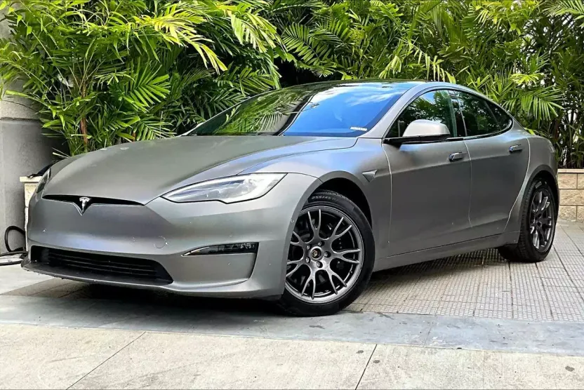 2022 Tesla Model S Plaid photo 1