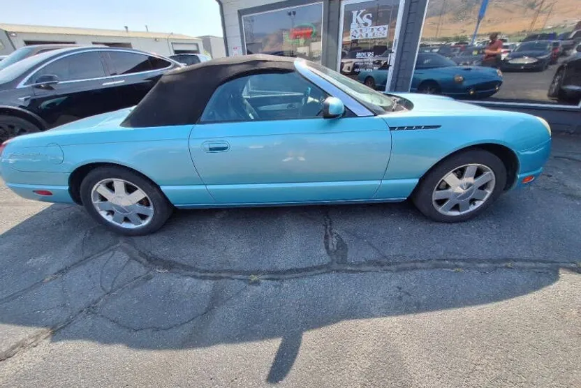2002 Ford Thunderbird Deluxe photo 1