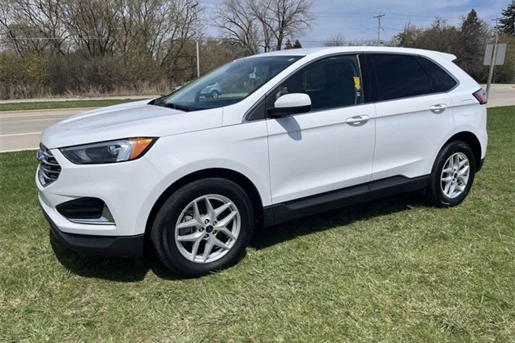 2022 Ford Edge SEL photo 1