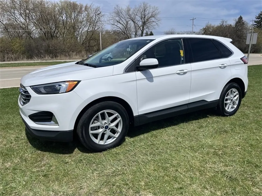 2022 Ford Edge SEL photo 1