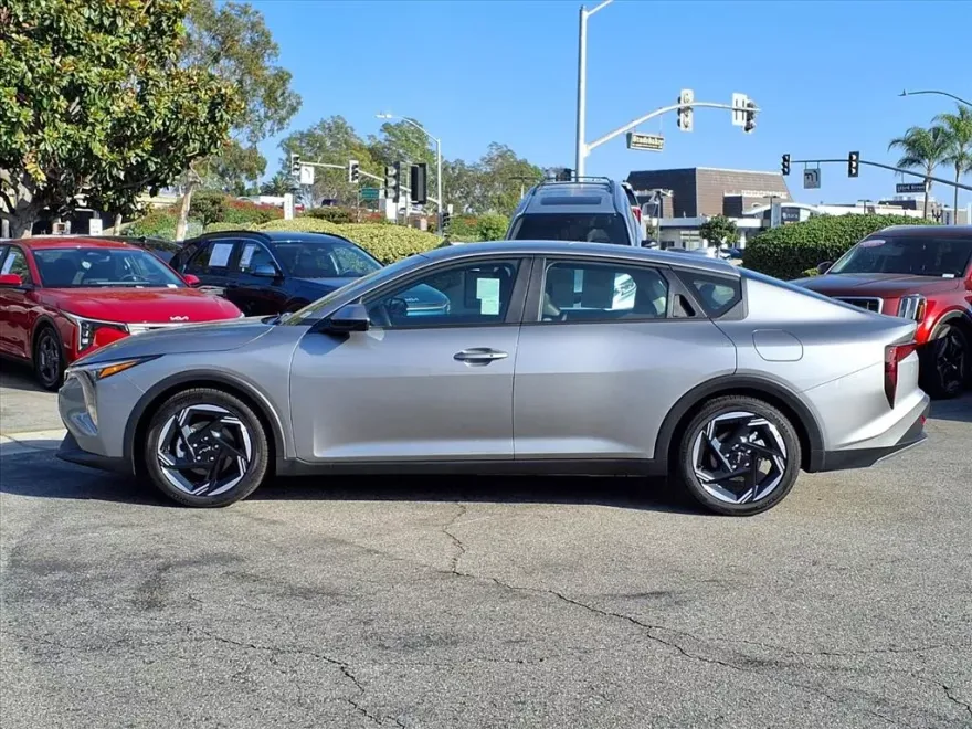 2025 Kia K4 EX photo 1