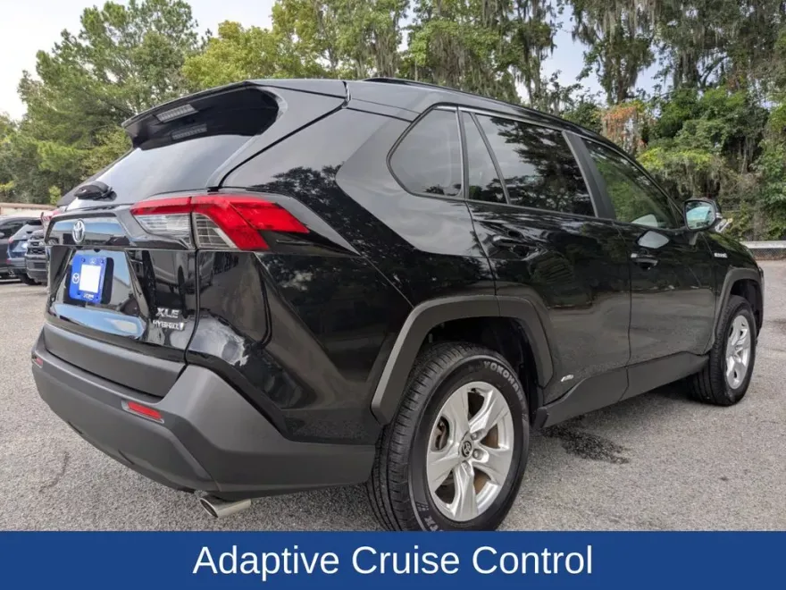 2020 Toyota RAV4 Hybrid XLE photo 1