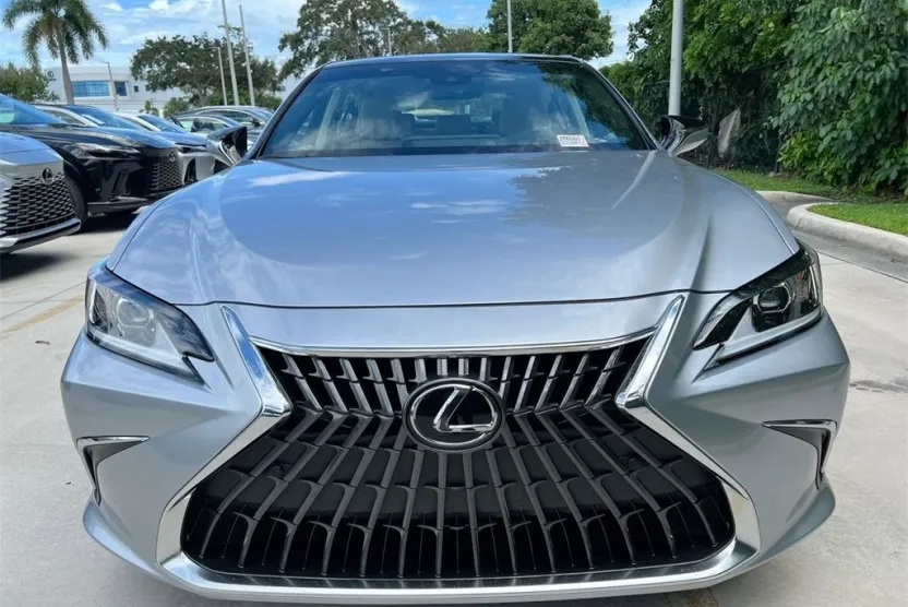 2025 Lexus ES 350 photo 1