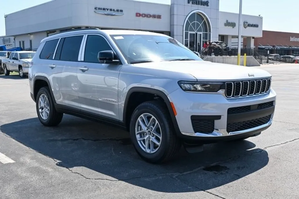 2025 Jeep Grand Cherokee Laredo photo 1