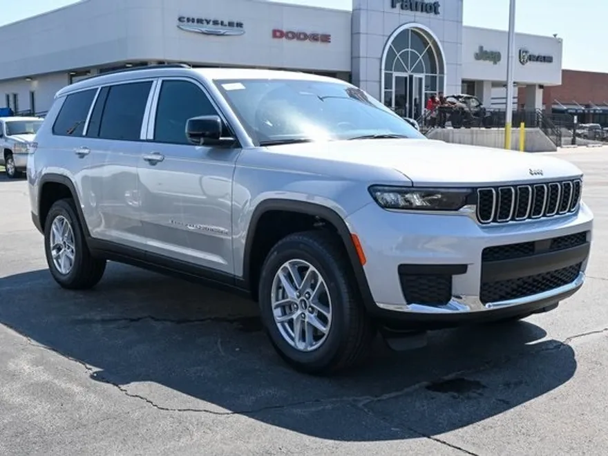 2025 Jeep Grand Cherokee Laredo photo 1