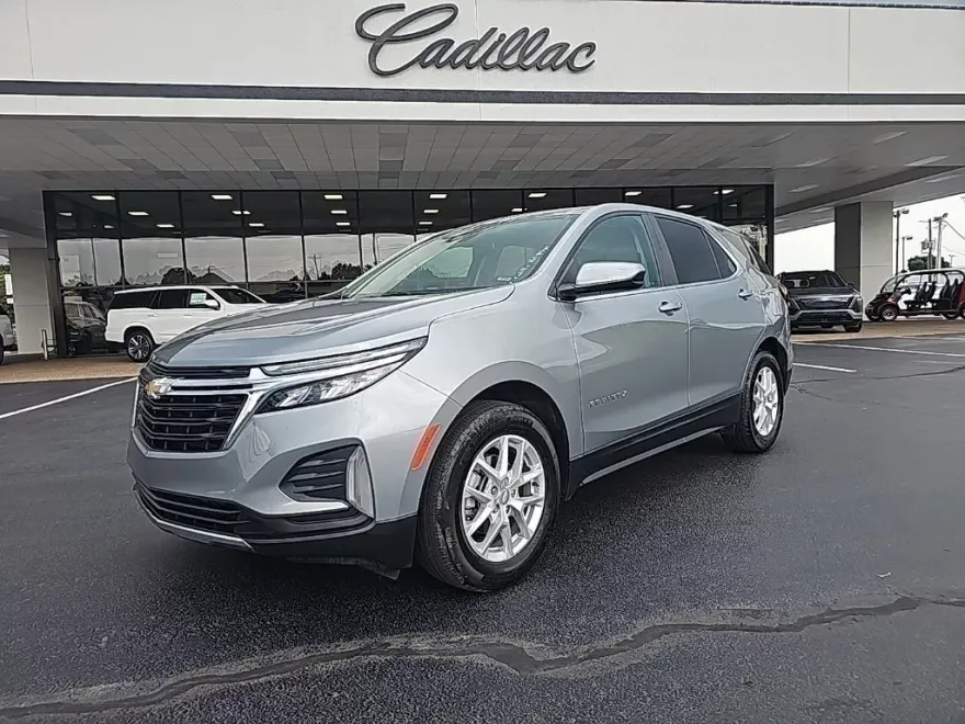 2023 Chevrolet Equinox LT photo 1