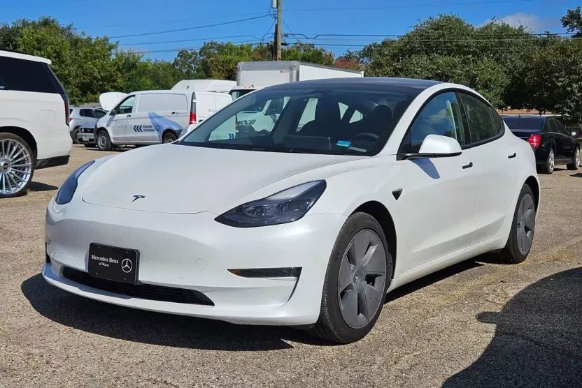 2023 Tesla Model 3 photo 1