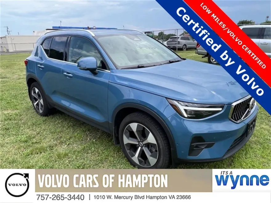 2024 Volvo XC40 Plus AWD photo 1