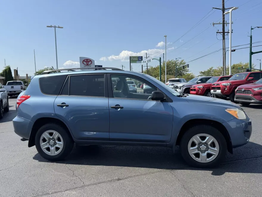 2011 Toyota RAV4 Base photo 1