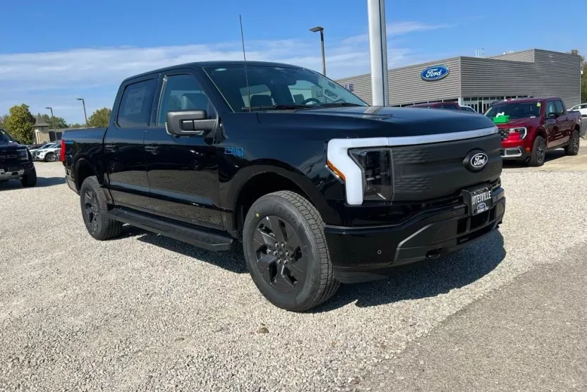 2025 Ford F-150 Lightning photo 1