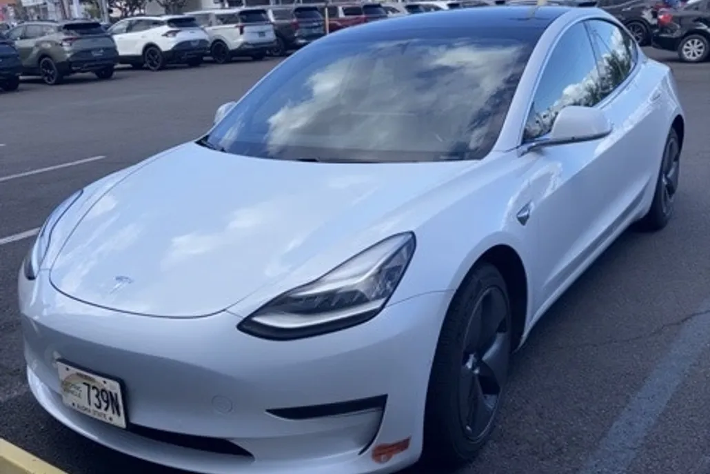 2020 Tesla Model 3 Standard Range Plus photo 1