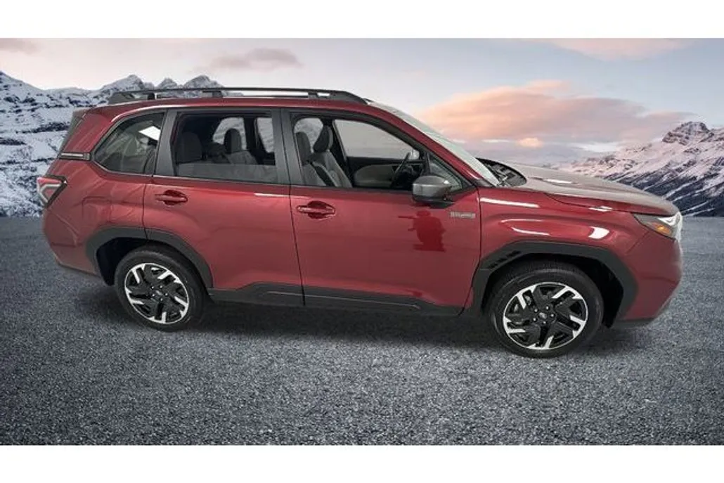 2025 Subaru Forester Premium photo 1