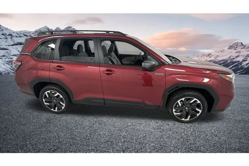 2025 Subaru Forester Premium photo 1