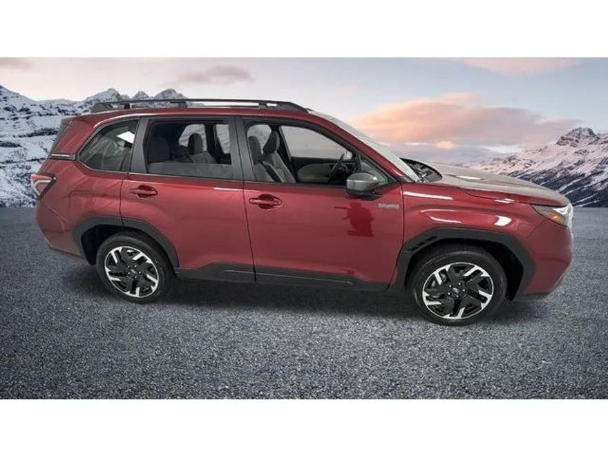 2025 Subaru Forester Premium photo 1