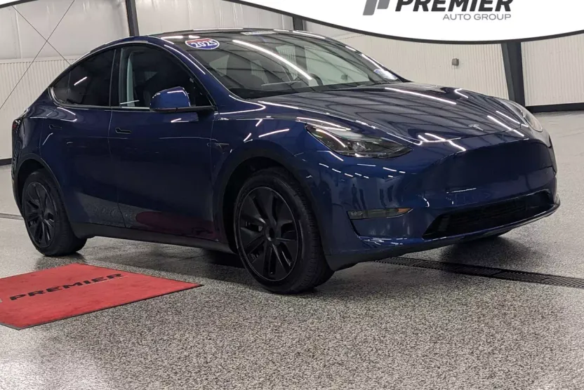 2025 Tesla Model Y Long Range photo 1