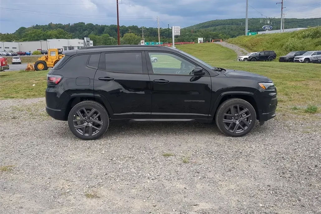 2025 Jeep Compass Limited photo 1