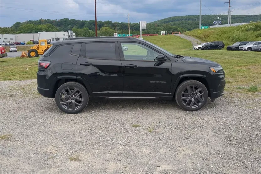 2025 Jeep Compass Limited photo 1