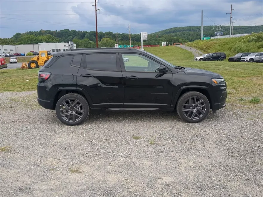 2025 Jeep Compass Limited photo 1