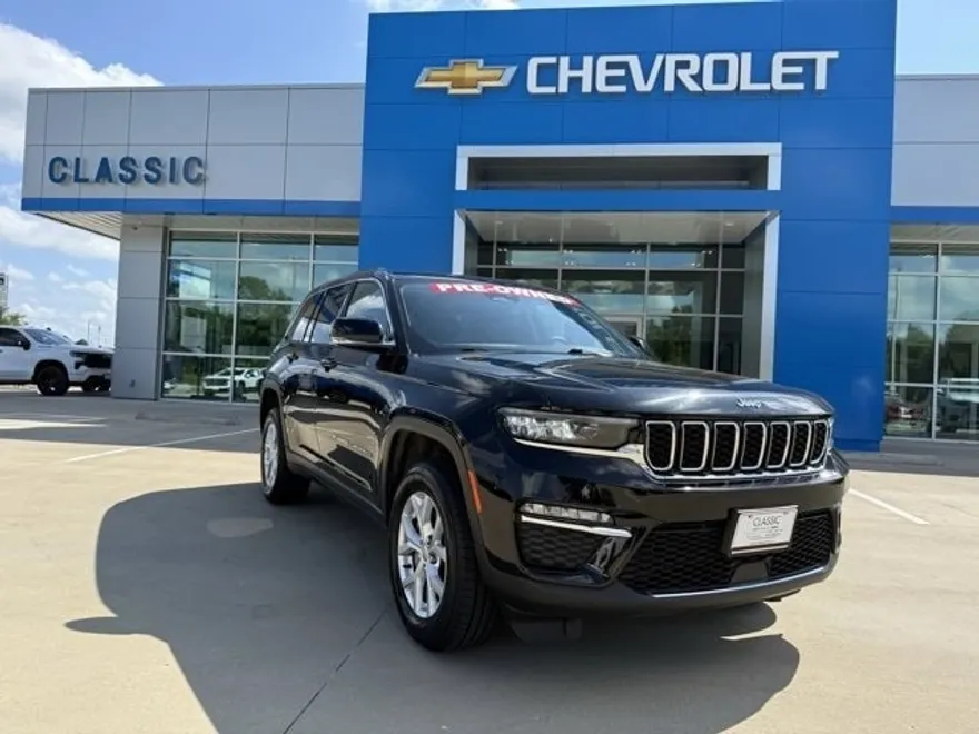 2023 Jeep Grand Cherokee Limited photo 1