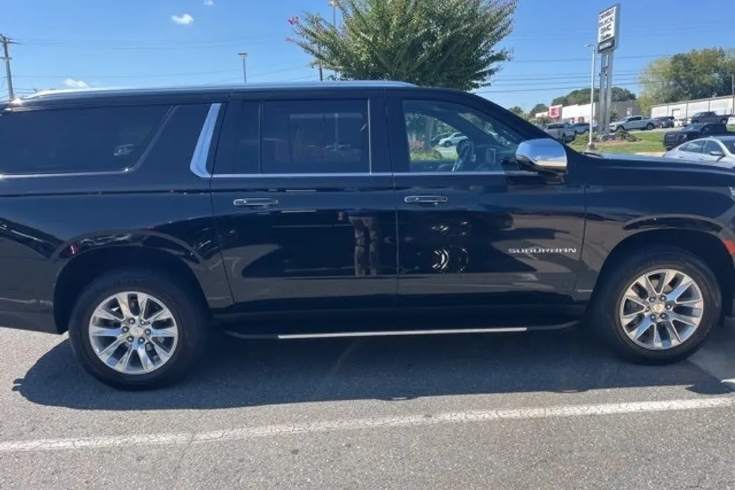 2024 Chevrolet Suburban Premier photo 1