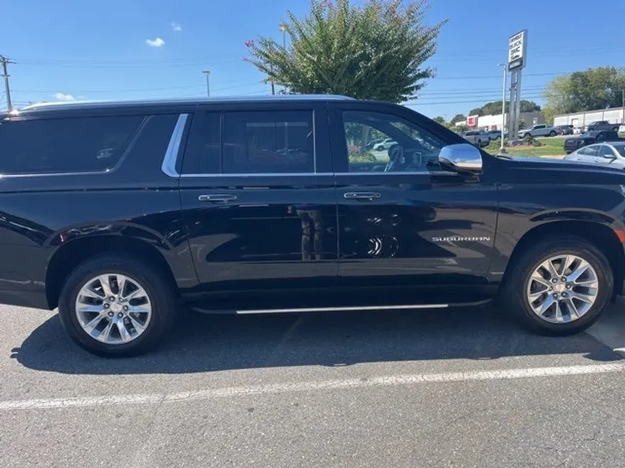 2024 Chevrolet Suburban Premier photo 1