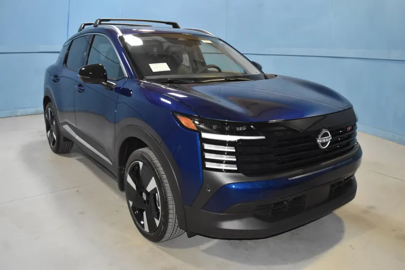 2026 Nissan Kicks SR photo 1