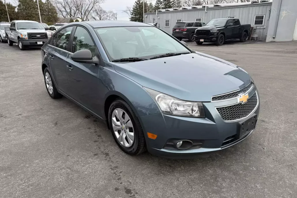2012 Chevrolet Cruze LS photo 1