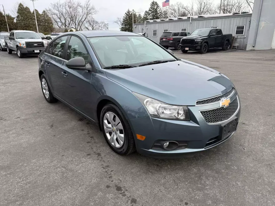 2012 Chevrolet Cruze LS photo 1