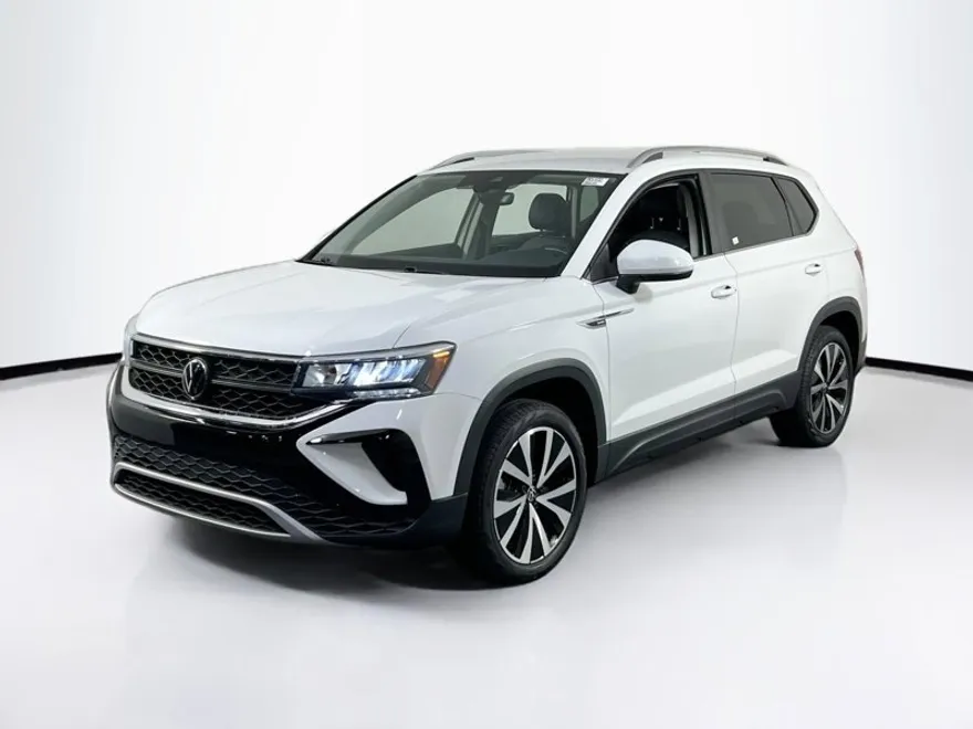 2023 Volkswagen Taos SE photo 1