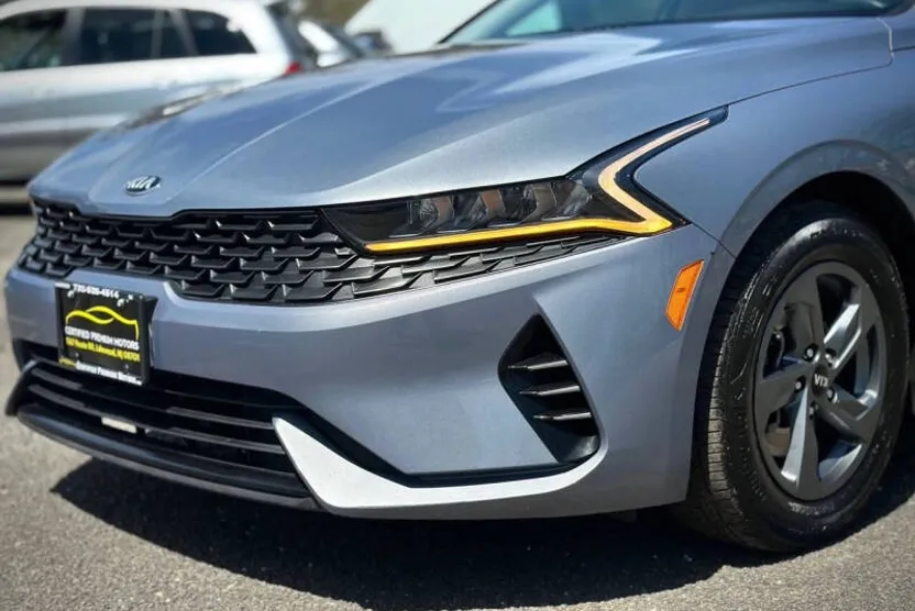 2021 Kia K5 LX photo 1
