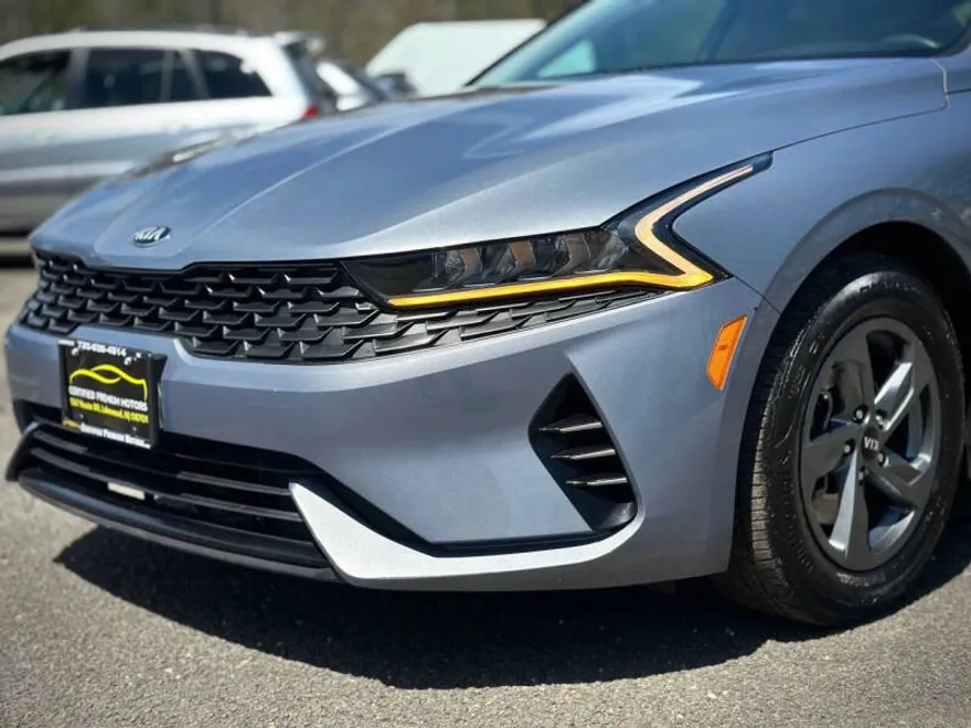 2021 Kia K5 LX photo 1