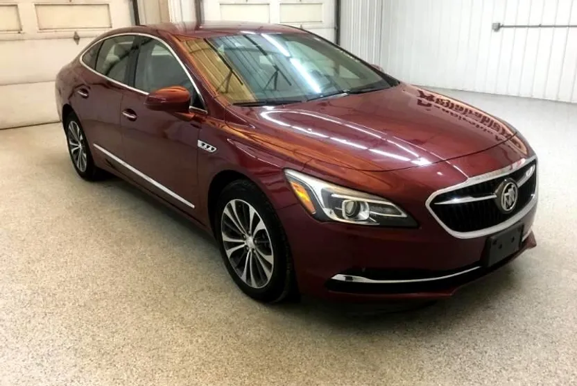 2017 Buick LaCrosse Essence photo 1
