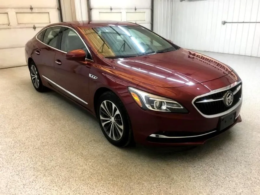 2017 Buick LaCrosse Essence photo 1