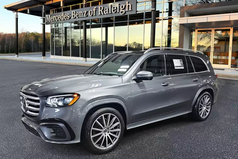2025 Mercedes Benz GLS 450 4MATIC photo 1