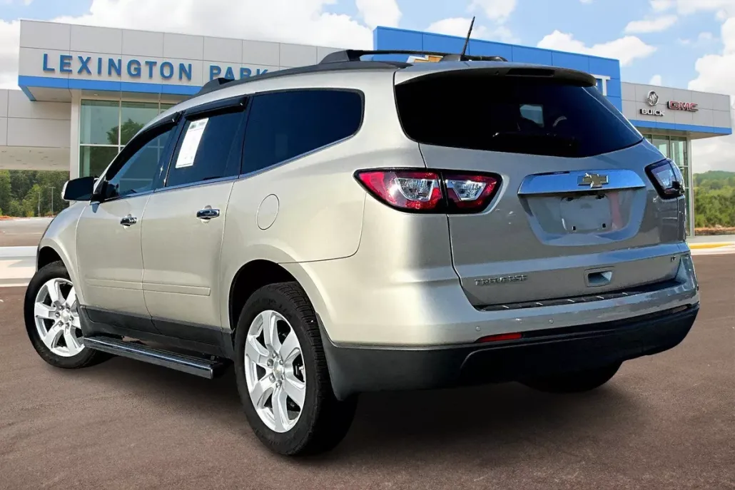 2017 Chevrolet Traverse 1LT photo 1