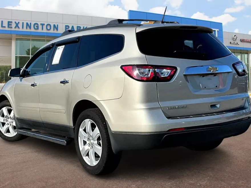 2017 Chevrolet Traverse 1LT photo 1