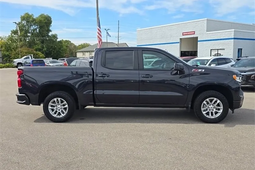 2024 Chevrolet Silverado 1500 RST photo 1