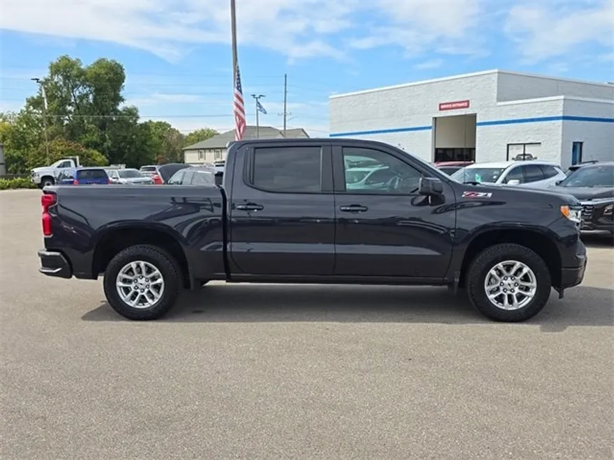 2024 Chevrolet Silverado 1500 RST photo 1