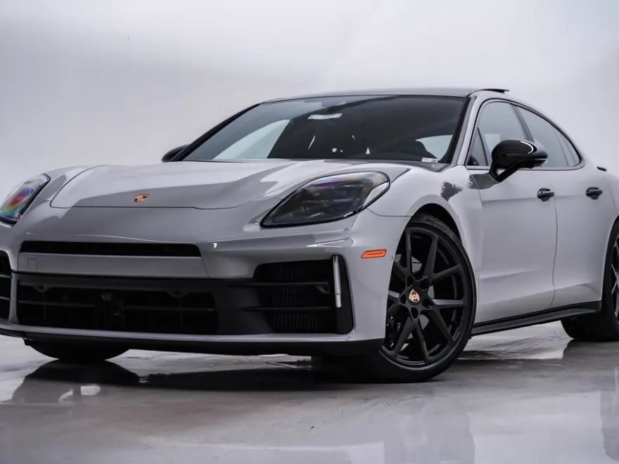 2025 Porsche Panamera 4 photo 1