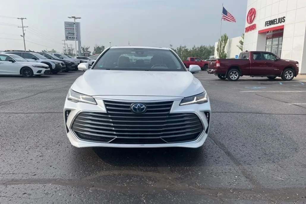 2019 Toyota Avalon Hybrid XLE XSE Limited photo 1